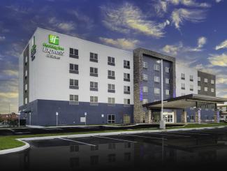 Holiday Inn Express & Suites Fort Myers Airport